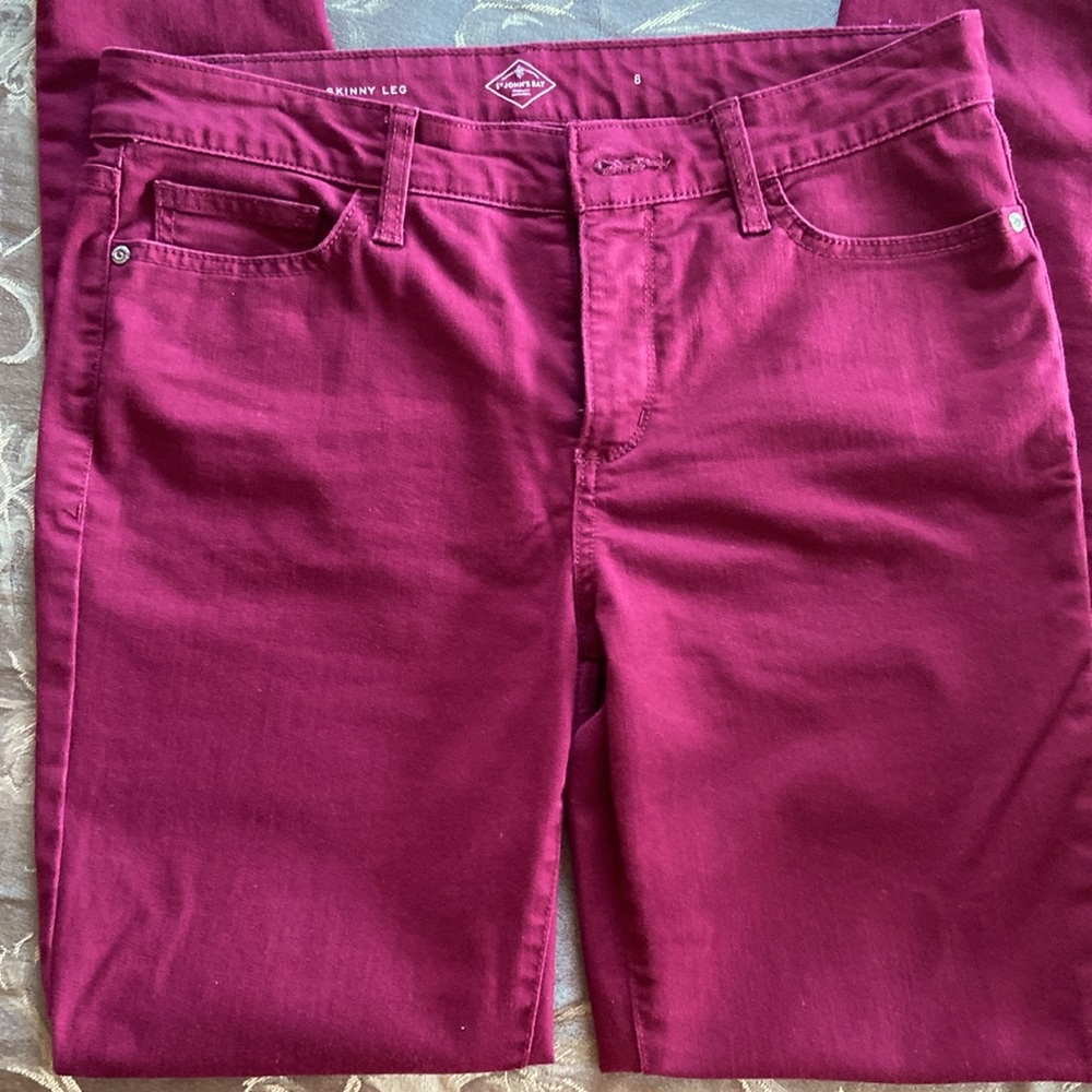 BNWOT St.John’s Bay maroon sz8 skinny jeans